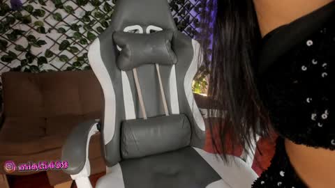 Snapshot of melody_cute10 chatting on 02/08/25, 01:44 melody_cute10 online show from 02/08/25, 01:44