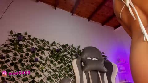 Snapshot of melody_cute10 chatting on 02/12/25, 01:48 melody_cute10 online show from 02/12/25, 01:48