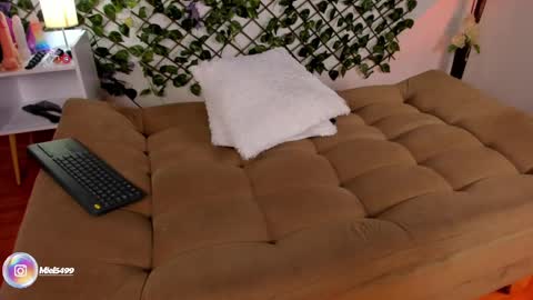 Snapshot of melody_cute10 chatting on 02/27/25, 02:43 melody_cute10 online show from 02/27/25, 02:43