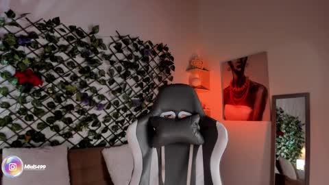 Snapshot of melody_cute10 chatting on 03/12/25, 02:01 melody_cute10 online show from 03/12/25, 02:01