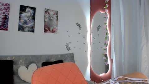 Snapshot of melody_cute10 chatting on 09/12/25, 03:45 melody_cute10 online show from 09/12/25, 03:45