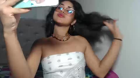 Snapshot of melody_phillips2 chatting on 09/22/25, 02:30 melody phillips online show from 09/22/25, 02:30