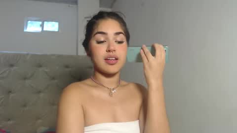 Snapshot of melody_phillips2 chatting on 10/24/25, 03:41 melody phillips online show from 10/24/25, 03:41
