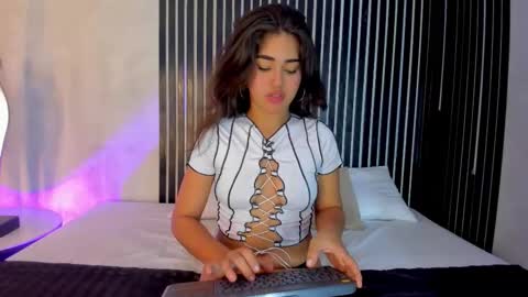 Snapshot of melody_phillips2 chatting on 02/14/26, 04:53 melody phillips online show from 02/14/26, 04:53