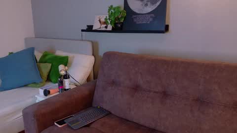 Snapshot of melodycollins__ chatting on 04/04/26, 07:22 M E L O D Y online show from 04/04/26, 07:22