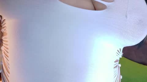 Snapshot of melodycollins__ chatting on 04/14/26, 08:04 M E L O D Y online show from 04/14/26, 08:04