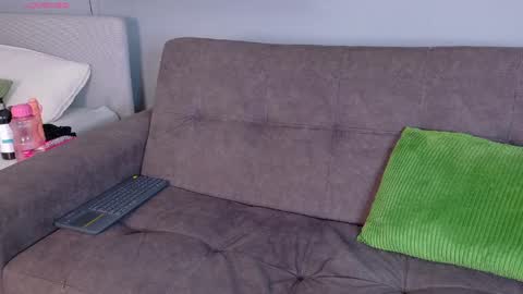 Snapshot of melodycollins__ chatting on 04/21/26, 07:39 M E L O D Y online show from 04/21/26, 07:39