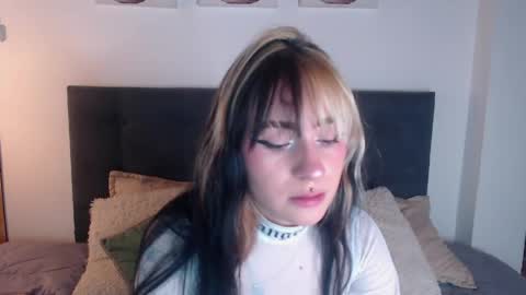 Snapshot of melodygirl2__ chatting on 04/16/26, 07:58 MELODY online show from 04/16/26, 07:58