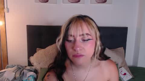 Snapshot of melodygirl2__ chatting on 04/24/26, 08:11 MELODY online show from 04/24/26, 08:11