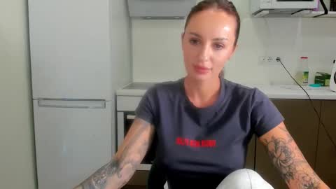 Snapshot of melodyhewit chatting on 05/28/26, 09:17 Masha online show from 05/28/26, 09:17