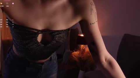 Snapshot of melodykey_x chatting on 03/05/26, 04:47 melody online show from 03/05/26, 04:47