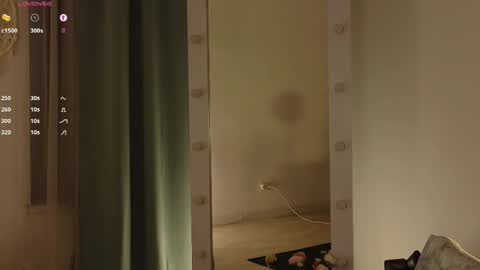 Snapshot of melodykey_x chatting on 03/27/26, 04:40 melody online show from 03/27/26, 04:40