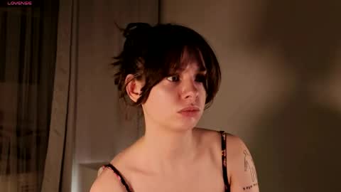 Snapshot of melodykey_x chatting on 04/15/26, 04:25 melody online show from 04/15/26, 04:25