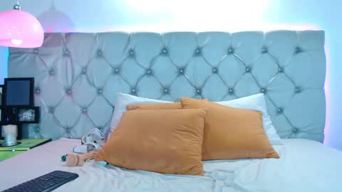 Snapshot of melodymansson chatting on 12/28/24, 06:08 Luisa Castro online show from 12/28/24, 06:08