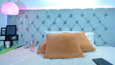 Snapshot of melodymansson chatting on 01/28/25, 02:21 Luisa Castro online show from 01/28/25, 02:21