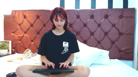 Snapshot of melodymansson chatting on 03/07/25, 05:06 Luisa Castro online show from 03/07/25, 05:06