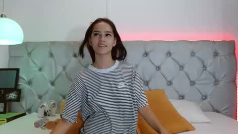 Snapshot of melodymansson chatting on 10/08/25, 02:04 Luisa Castro online show from 10/08/25, 02:04