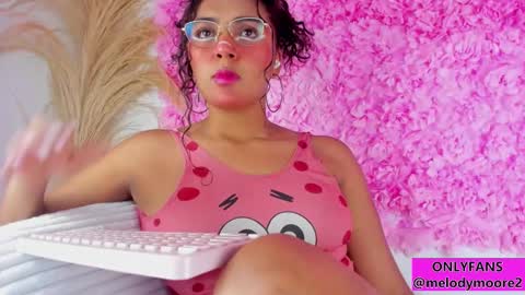 Snapshot of melodymoore_ chatting on 11/25/25, 01:16 Melody online show from 11/25/25, 01:16