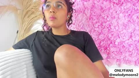 Snapshot of melodymoore_ chatting on 12/02/25, 01:00 Melody online show from 12/02/25, 01:00