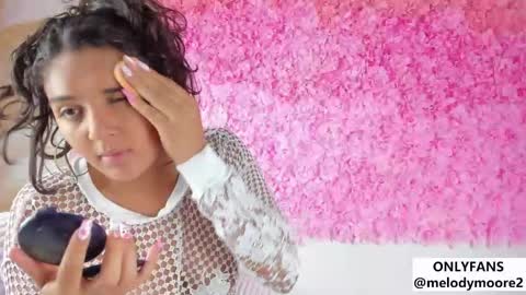 Snapshot of melodymoore_ chatting on 12/13/25, 10:15 Melody online show from 12/13/25, 10:15