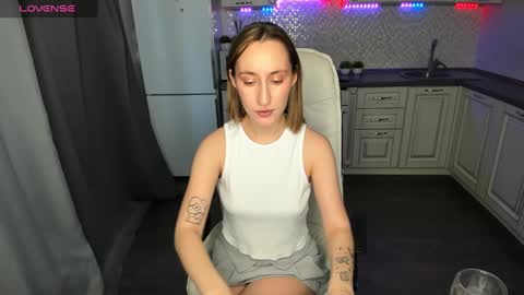 Snapshot of melodyoflovee chatting on 12/18/24, 07:47 Kaylie online show from 12/18/24, 07:47