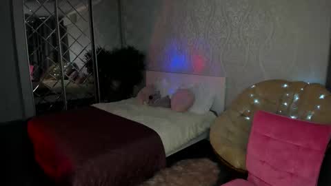 Snapshot of melodyoflovee chatting on 12/30/24, 06:38 Kaylie online show from 12/30/24, 06:38