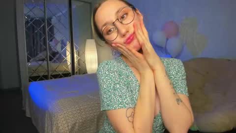 Snapshot of melodyoflovee chatting on 02/15/25, 05:17 Kaylie online show from 02/15/25, 05:17