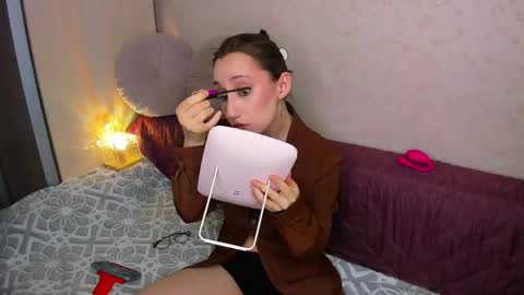 Snapshot of melodyoflovee chatting on 05/11/26, 11:46 Kaylie online show from 05/11/26, 11:46