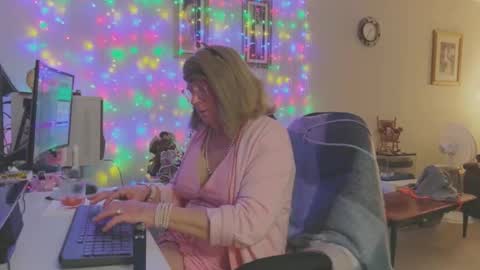 Melody online show from 01/17/26, 04:43