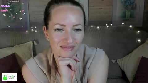 Snapshot of melodyys chatting on 10/23/25, 02:27 Melody My schedule this week Wednesday Thursday Sunday online show from 10/23/25, 02:27
