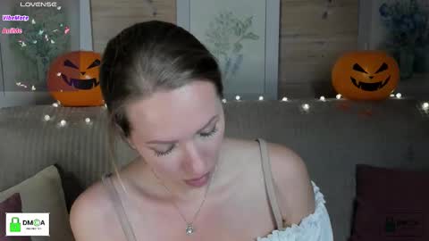 Snapshot of melodyys chatting on 10/29/25, 05:04 Melody My schedule this week Wednesday Thursday Sunday online show from 10/29/25, 05:04