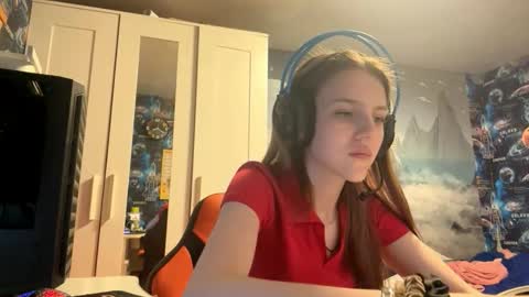 Hi Im Aria 18 years old online show from 10/16/25, 12:39