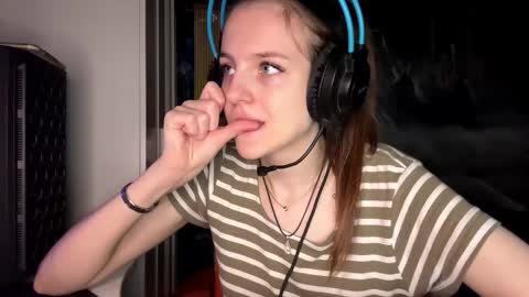 Hi Im Aria 18 years old online show from 11/06/25, 01:45