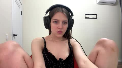 Hi Im Aria 18 years old online show from 02/04/26, 07:31