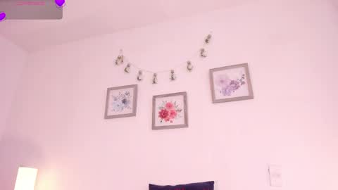 Snapshot of mely_rosee chatting on 06/04/26, 12:44 online show from 06/04/26, 12:44