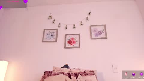 Snapshot of mely_rosee chatting on 06/10/26, 12:37 online show from 06/10/26, 12:37