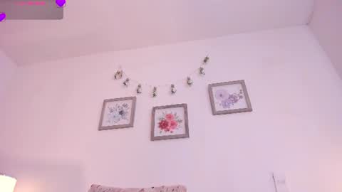 Snapshot of mely_rosee chatting on 06/18/26, 12:42 online show from 06/18/26, 12:42