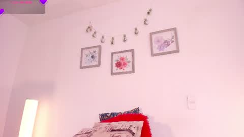 Snapshot of mely_rosee chatting on 06/24/26, 12:37 online show from 06/24/26, 12:37