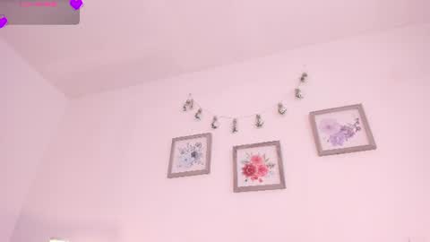 Snapshot of mely_rosee chatting on 06/30/26, 12:39 online show from 06/30/26, 12:39