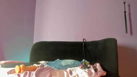 Snapshot of melydoll_ chatting on 03/17/26, 08:56 Maelly online show from 03/17/26, 08:56