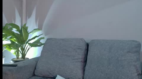 Snapshot of melydoll_ chatting on 04/16/26, 08:31 Maelly online show from 04/16/26, 08:31