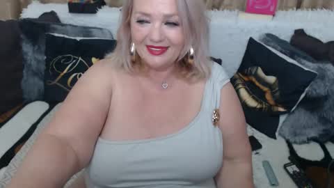 Snapshot of melyssamilfxxx chatting on 05/23/26, 02:50 melyssamilfxxx online show from 05/23/26, 02:50
