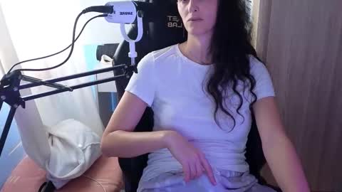 Snapshot of memisecrets chatting on 09/28/25, 02:11 Megumi Aina online show from 09/28/25, 02:11