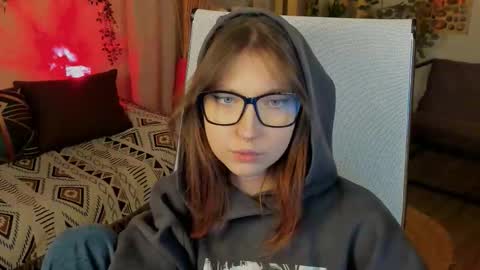 Snapshot of memorycadence chatting on 10/12/25, 03:22 Mia online show from 10/12/25, 03:22