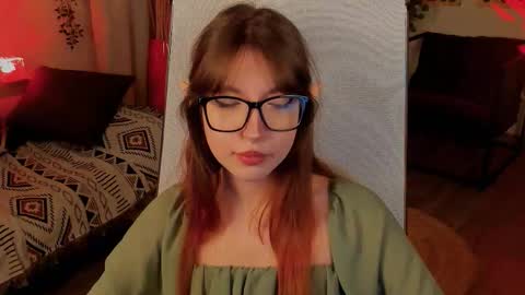 Snapshot of memorycadence chatting on 10/16/25, 03:35 Mia online show from 10/16/25, 03:35