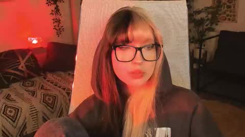 Snapshot of memorycadence chatting on 10/23/25, 04:06 Mia online show from 10/23/25, 04:06