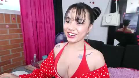 Snapshot of mena_hicks chatting on 09/12/25, 10:10 Heart  online show from 09/12/25, 10:10