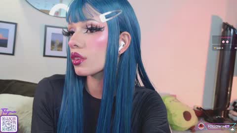 Snapshot of menasaurio_ chatting on 01/02/25, 05:39 Mena  Help me reach 700 thumbs up online show from 01/02/25, 05:39