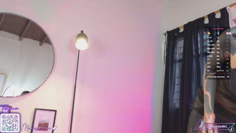 Snapshot of menasaurio_ chatting on 01/16/25, 05:33 Mena  Help me reach 700 thumbs up online show from 01/16/25, 05:33