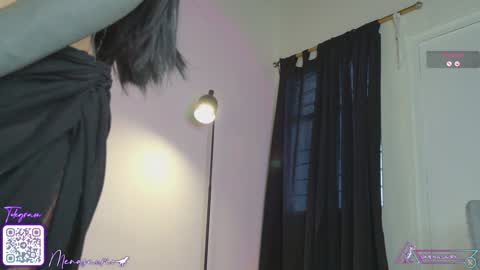 Snapshot of menasaurio_ chatting on 01/25/25, 08:53 Mena  Help me reach 700 thumbs up online show from 01/25/25, 08:53